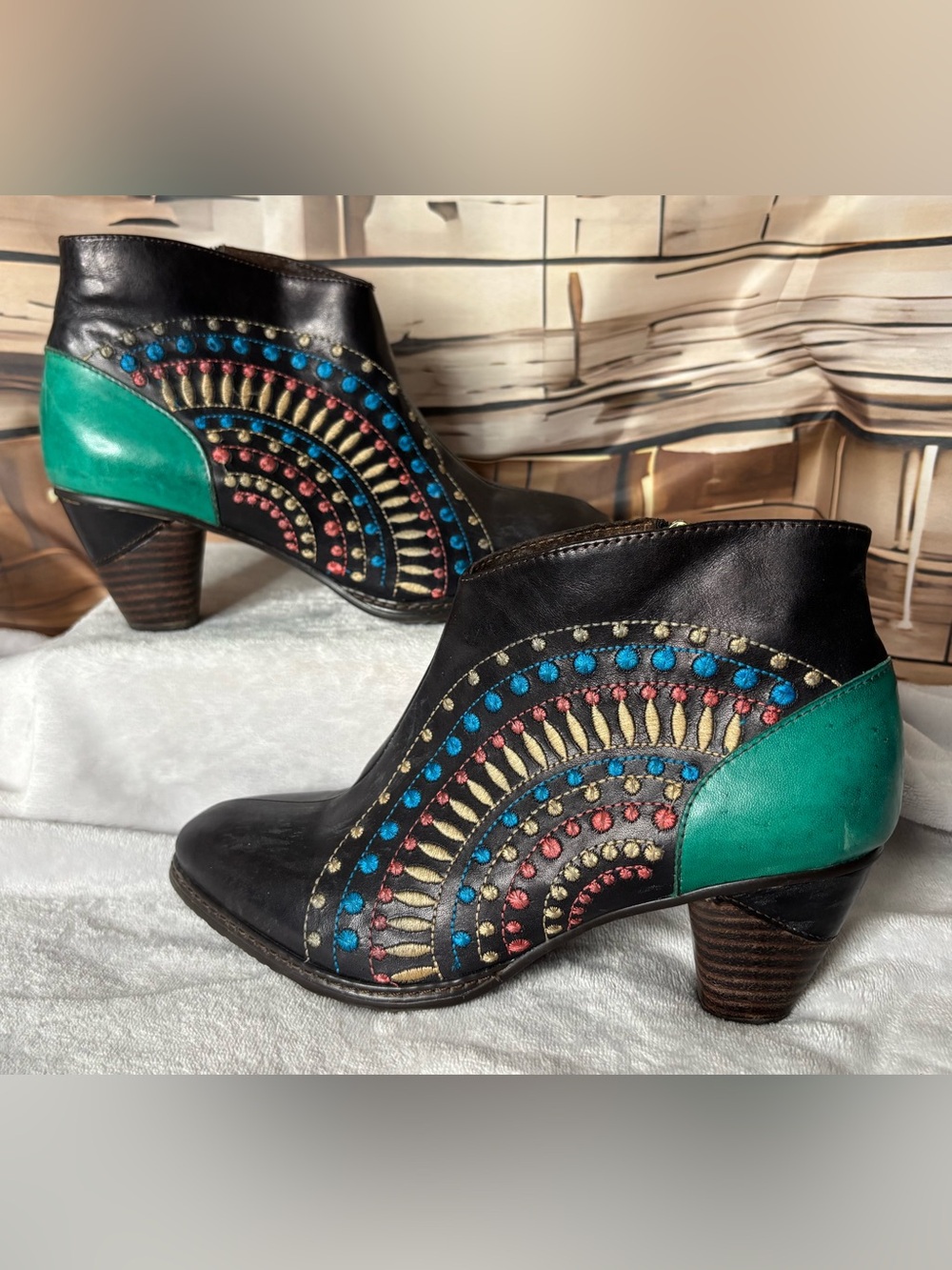 L'Artiste Spring Step Rhapsody Black Teal Embroidered Studded Boots Size 39 8.5